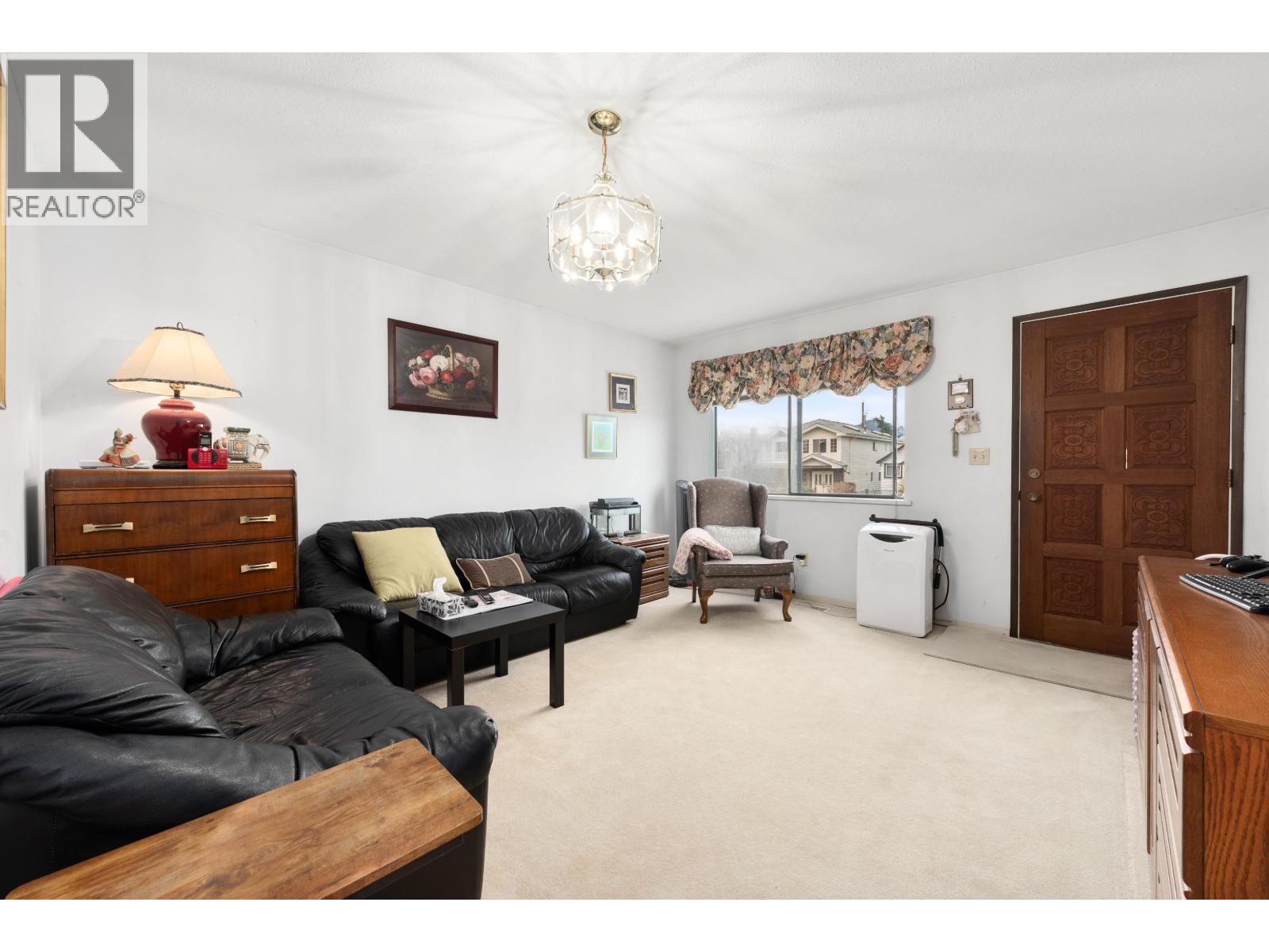 4240 Dundas Street, Burnaby, British Columbia  V5C 1B1 - Photo 3 - R3091298