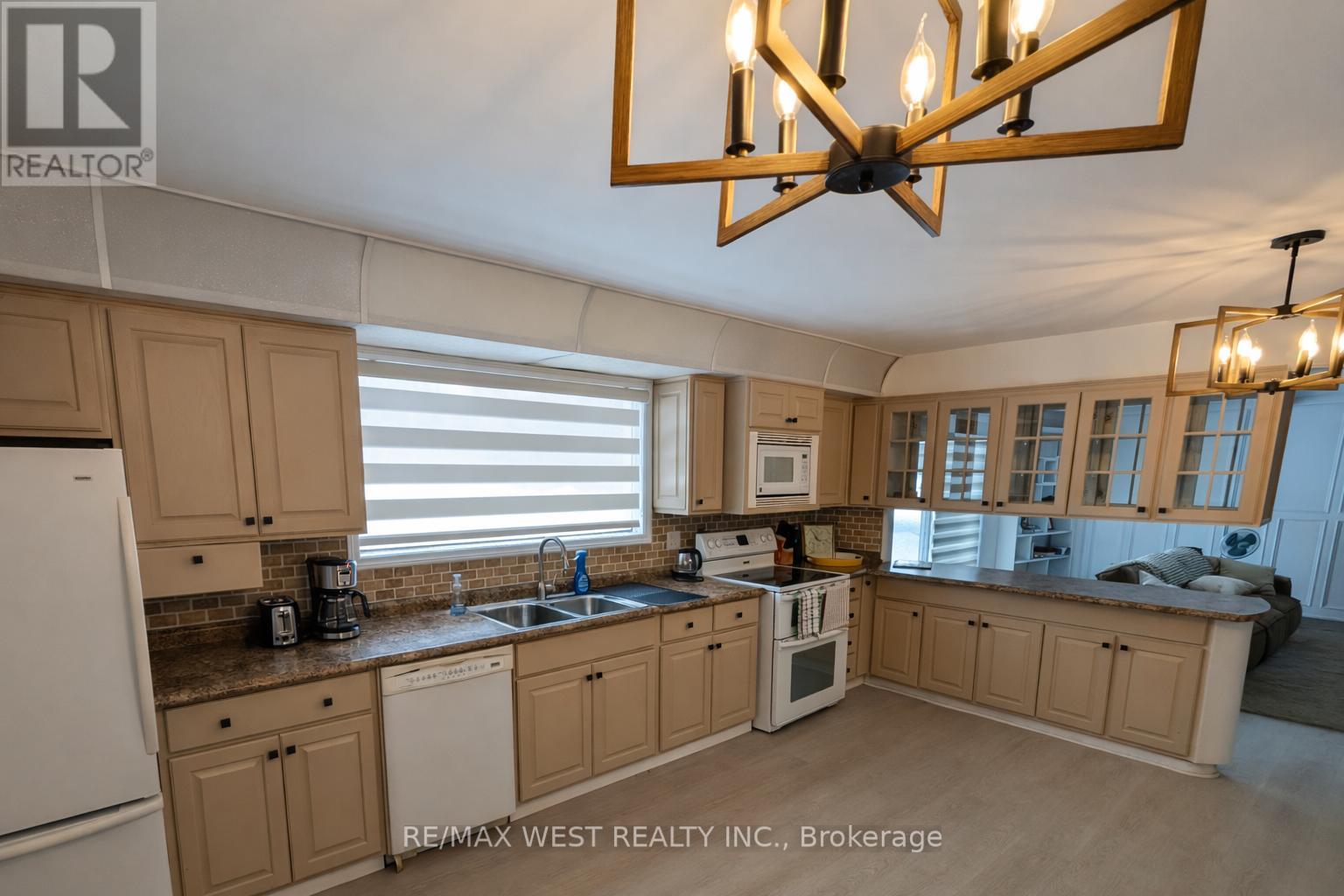 25 Ramblewood Drive, Wasaga Beach, Ontario  L9Z 0C4 - Photo 16 - S12803996