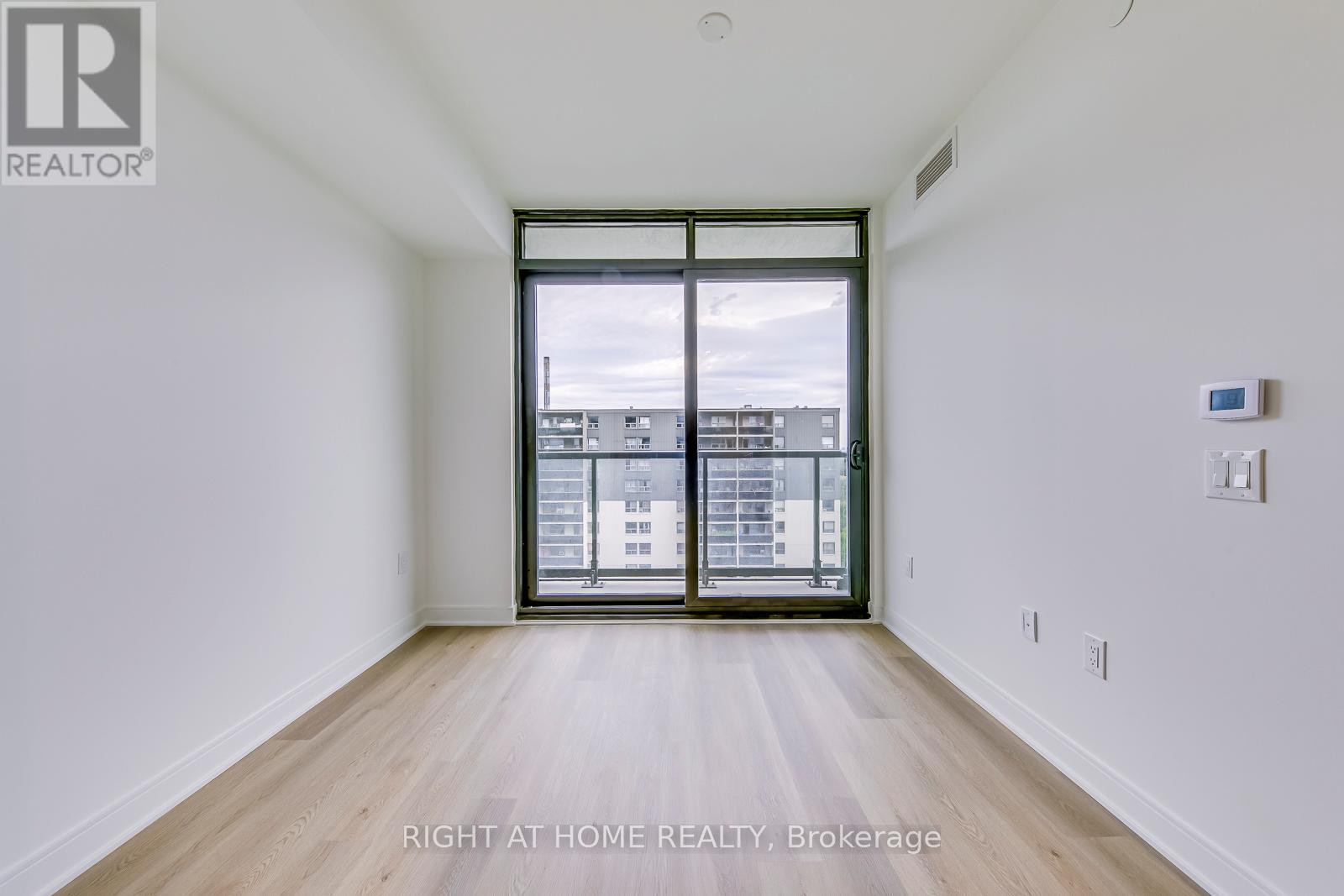 912 - 86 Dundas Street E, Mississauga, Ontario  L5A 0B1 - Photo 13 - W12803944