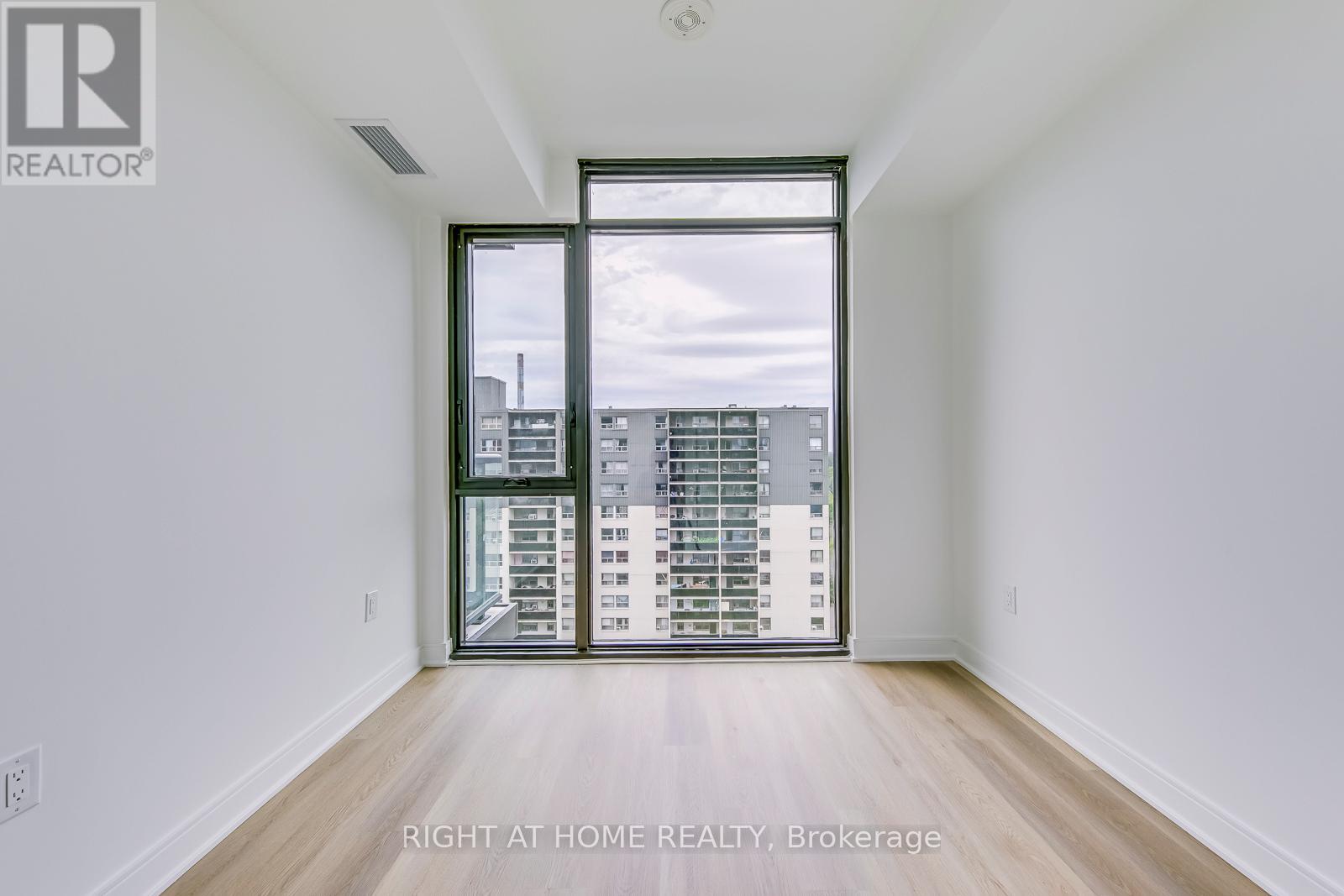 912 - 86 Dundas Street E, Mississauga, Ontario  L5A 0B1 - Photo 15 - W12803944