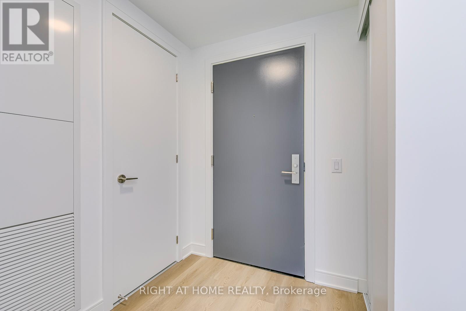 912 - 86 Dundas Street E, Mississauga, Ontario  L5A 0B1 - Photo 7 - W12803944