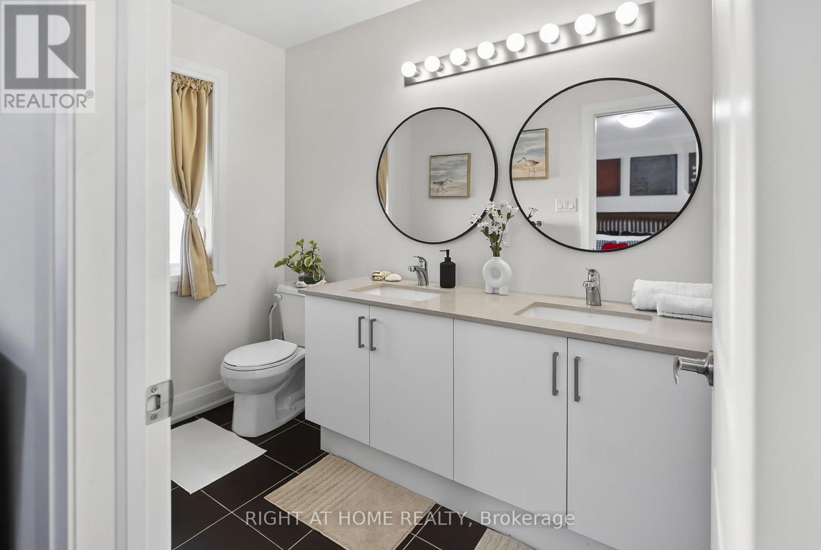 1802 Mitoff Place, Mississauga, Ontario L4W 0E8 - Photo 12 - W12803962