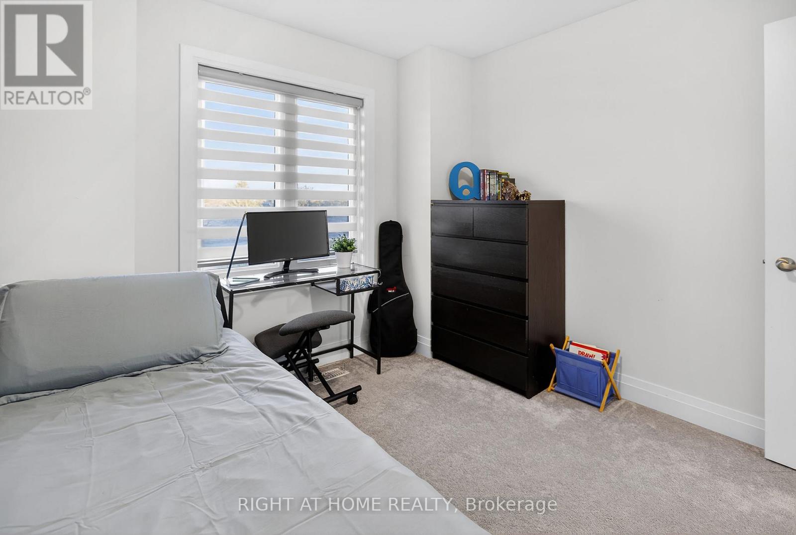 1802 Mitoff Place, Mississauga, Ontario L4W 0E8 - Photo 14 - W12803962