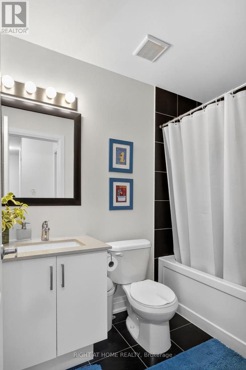 1802 Mitoff Place, Mississauga, Ontario L4W 0E8 - Photo 16 - W12803962