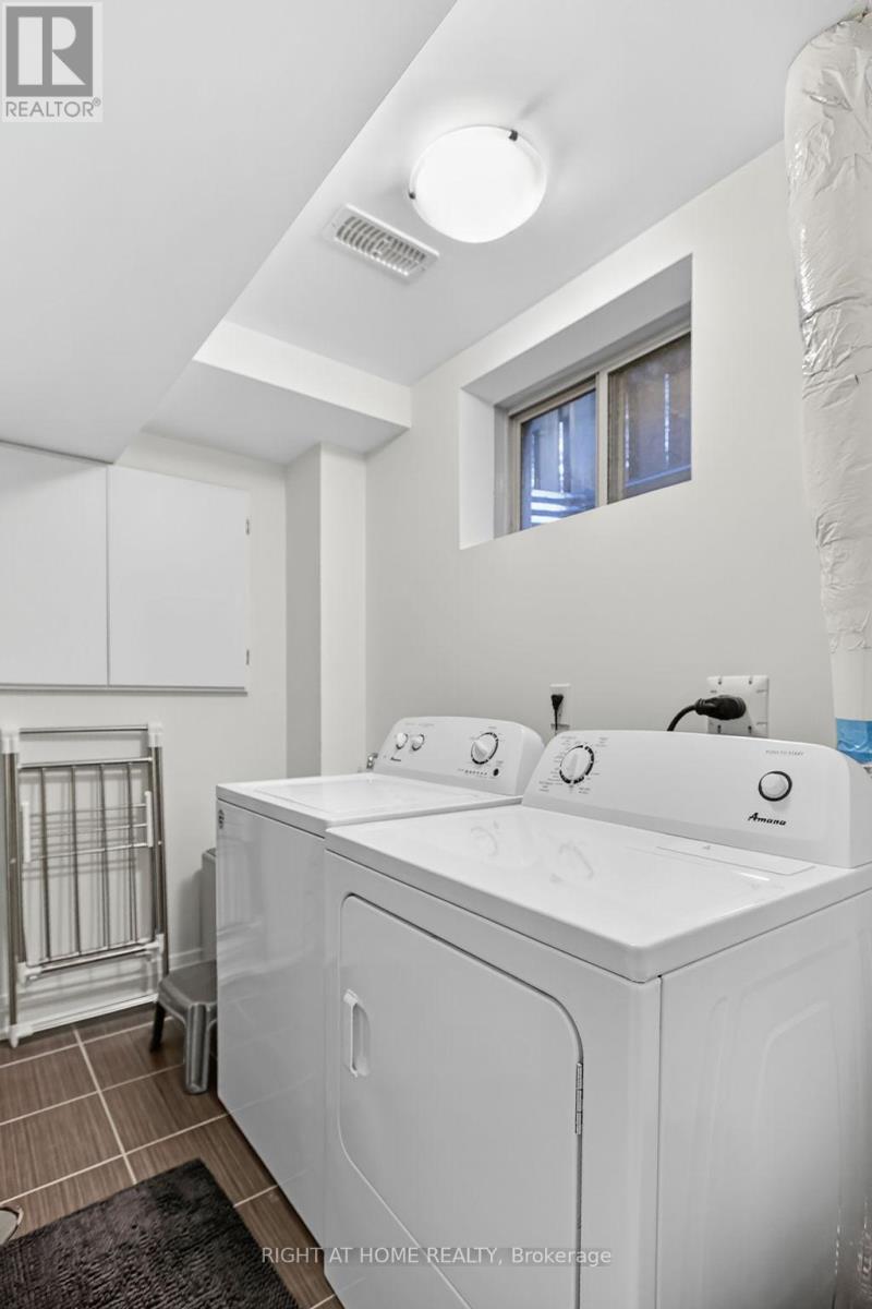 1802 Mitoff Place, Mississauga, Ontario L4W 0E8 - Photo 21 - W12803962