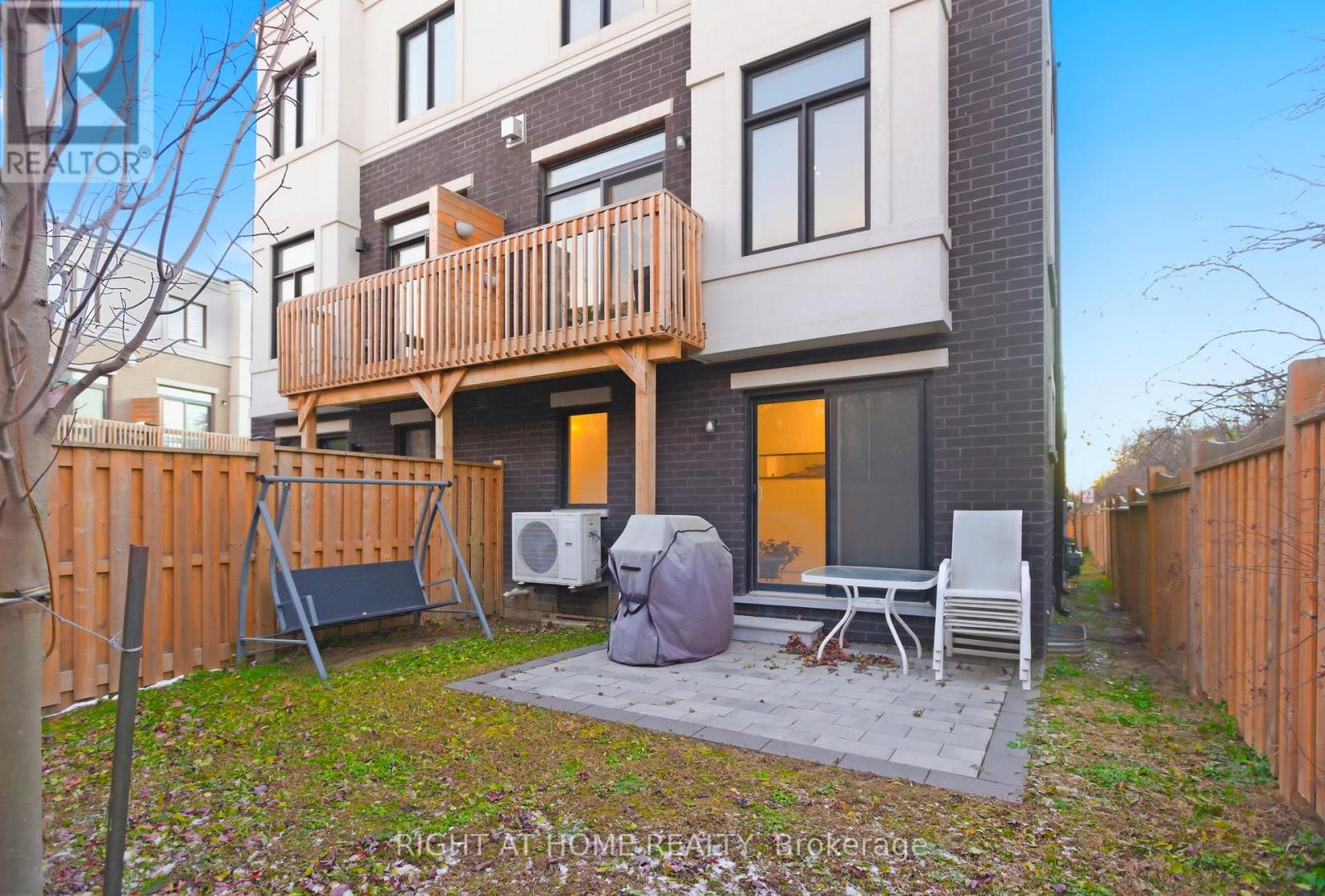 1802 Mitoff Place, Mississauga, Ontario L4W 0E8 - Photo 25 - W12803962