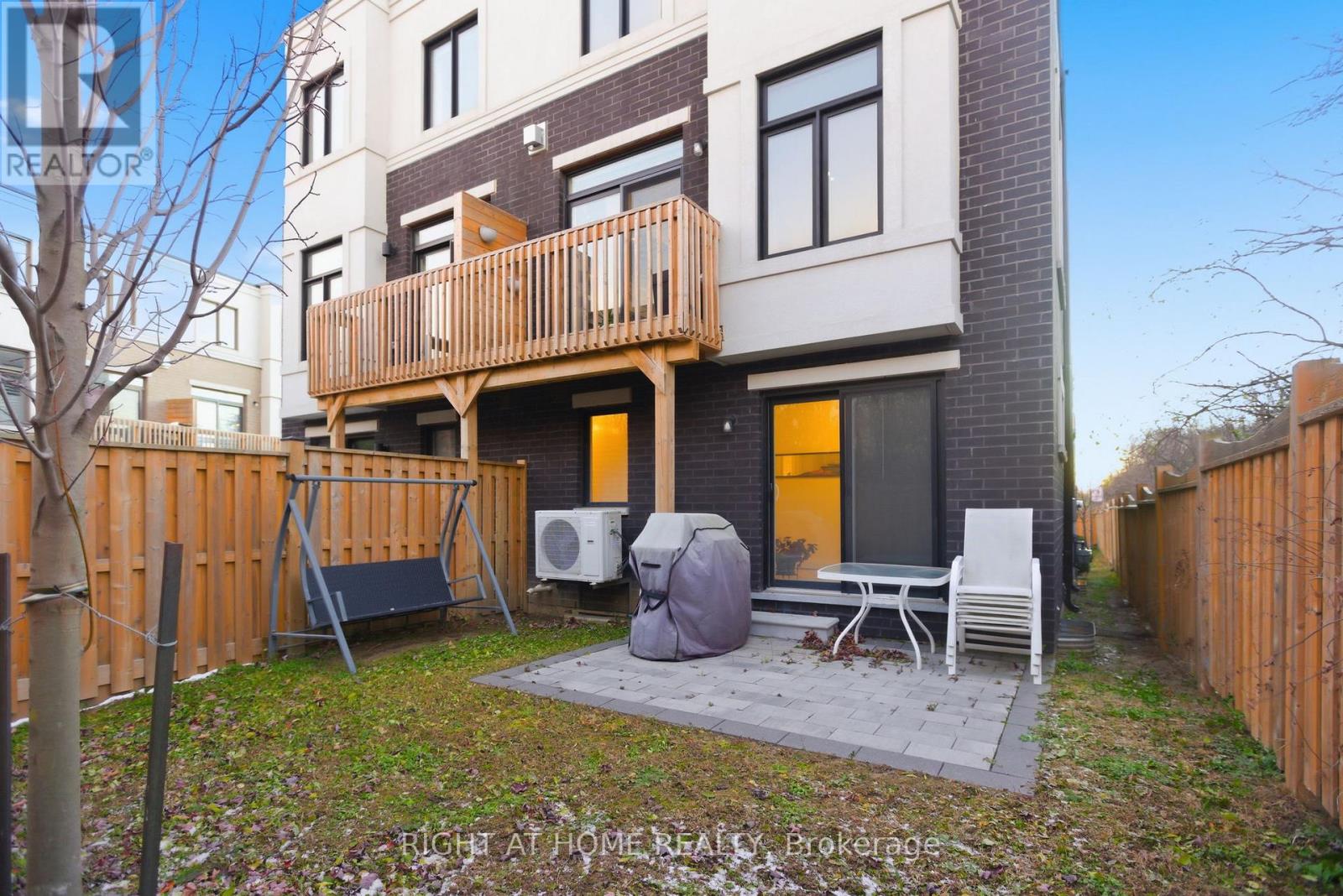 1802 Mitoff Place, Mississauga, Ontario L4W 0E8 - Photo 26 - W12803962