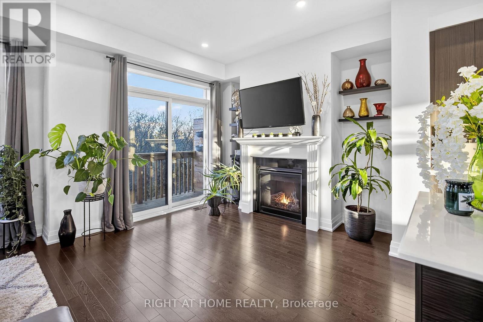 1802 Mitoff Place, Mississauga, Ontario L4W 0E8 - Photo 7 - W12803962