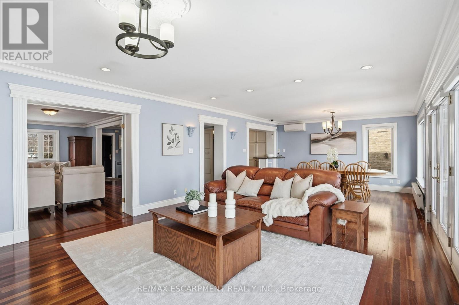 104 Cumberland Drive, Mississauga, Ontario  L5G 3M8 - Photo 11 - W12803988