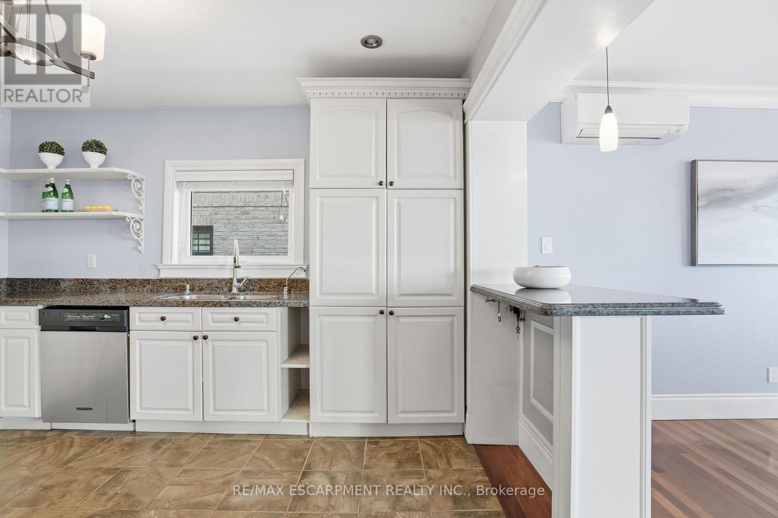 104 Cumberland Drive, Mississauga, Ontario  L5G 3M8 - Photo 18 - W12803988