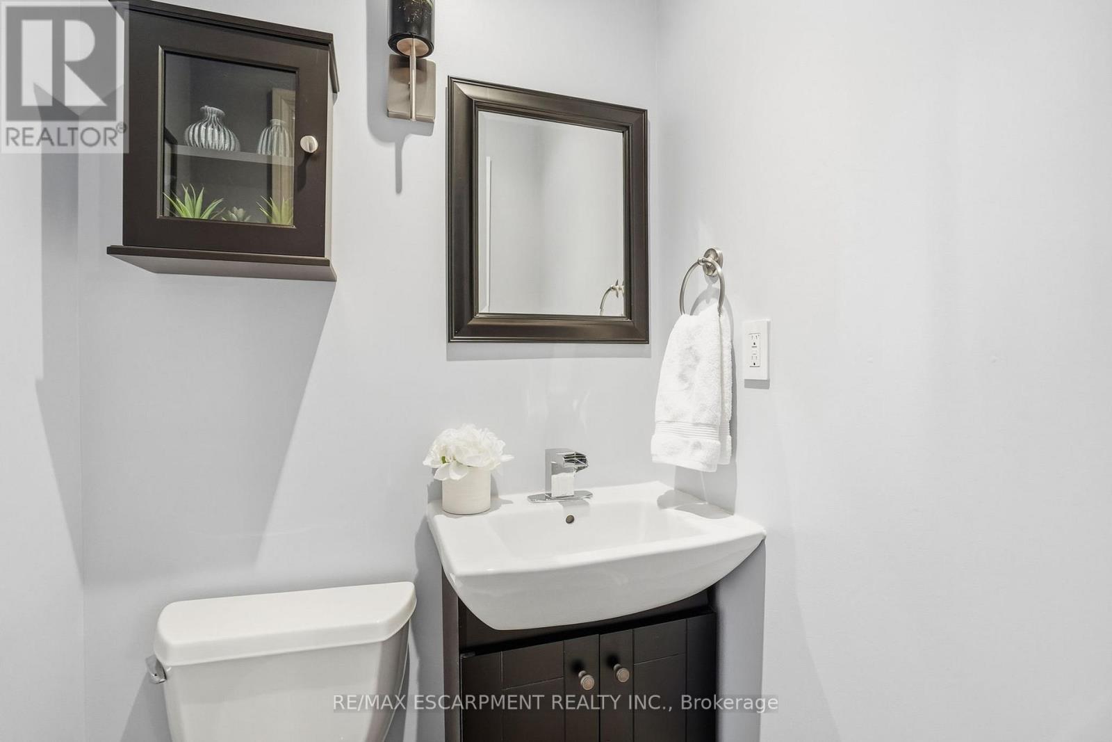 104 Cumberland Drive, Mississauga, Ontario  L5G 3M8 - Photo 20 - W12803988