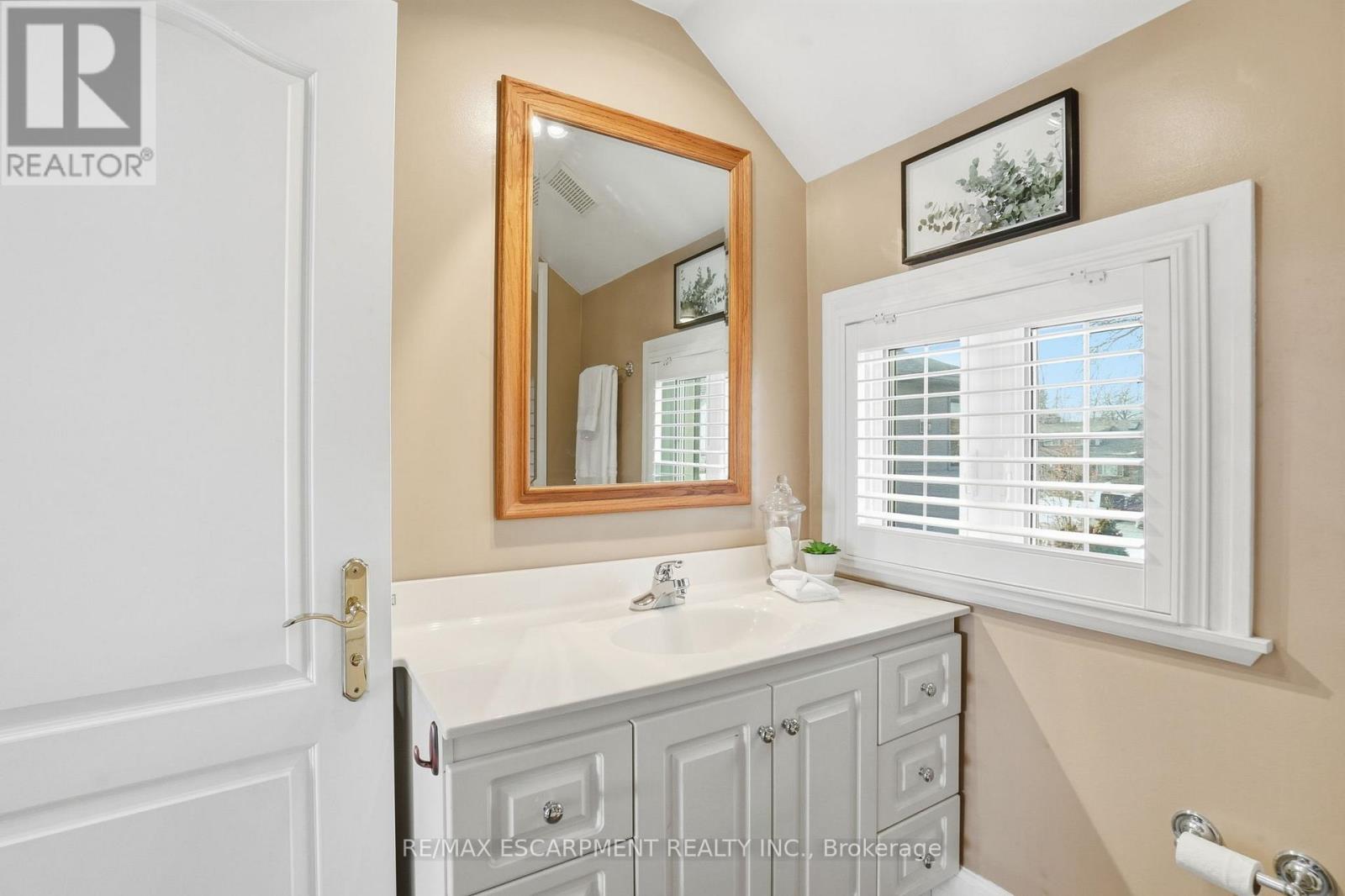 104 Cumberland Drive, Mississauga, Ontario  L5G 3M8 - Photo 28 - W12803988