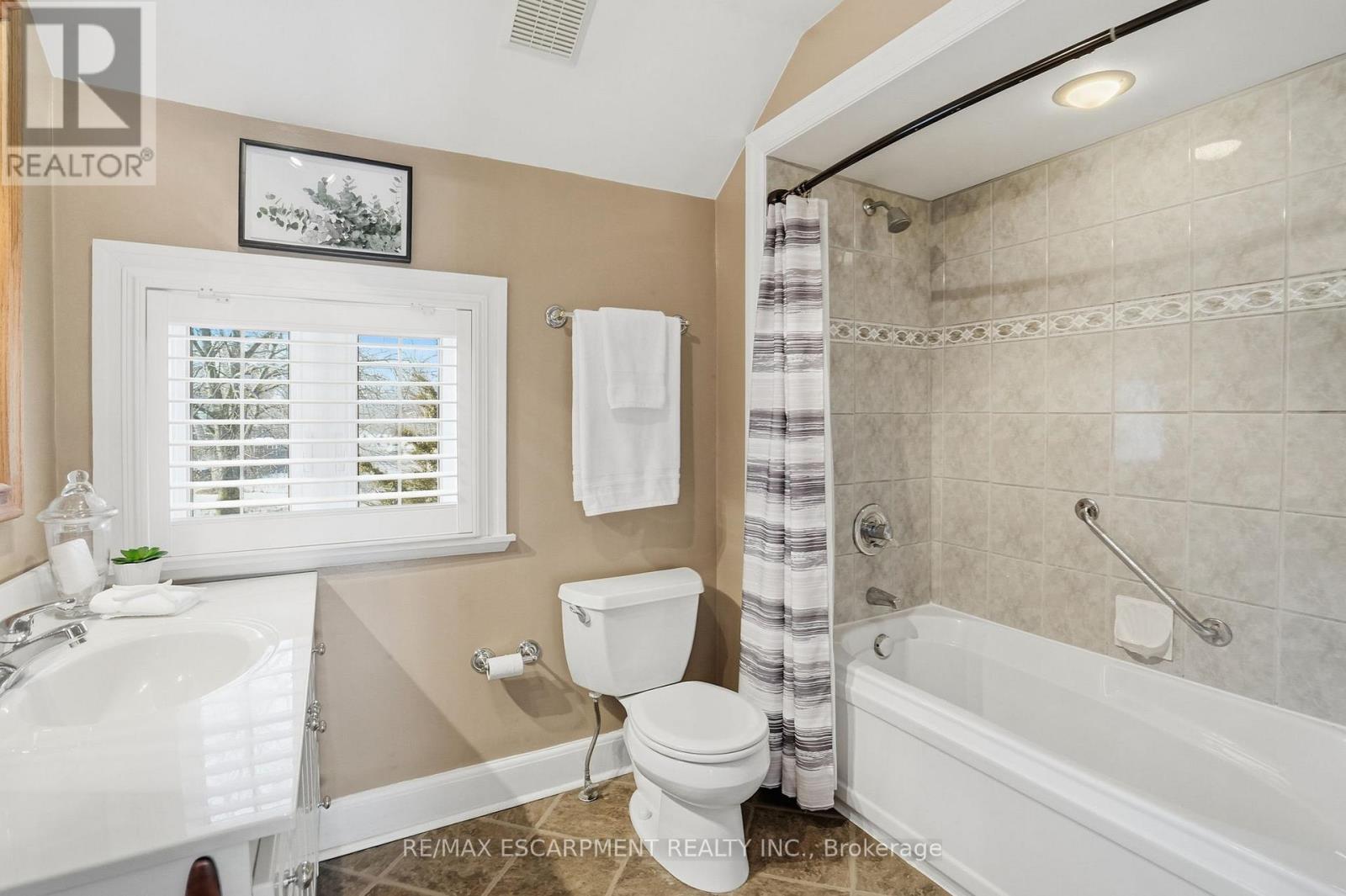 104 Cumberland Drive, Mississauga, Ontario  L5G 3M8 - Photo 29 - W12803988