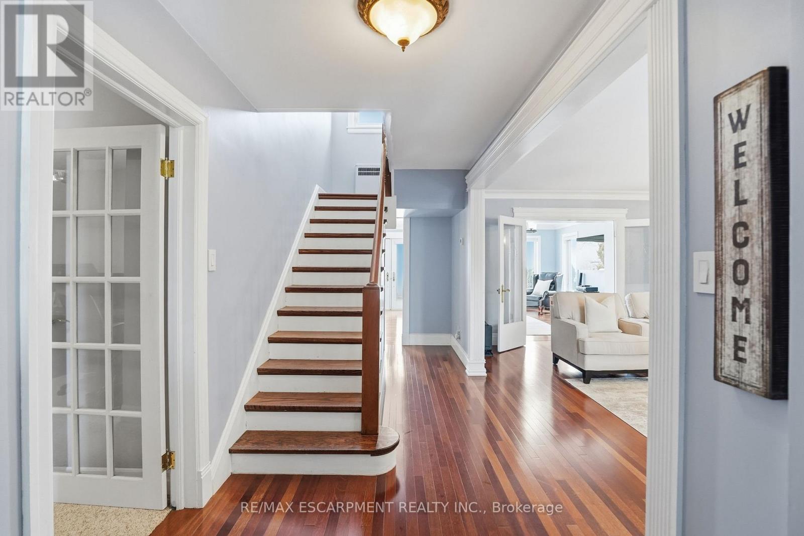 104 Cumberland Drive, Mississauga, Ontario  L5G 3M8 - Photo 5 - W12803988