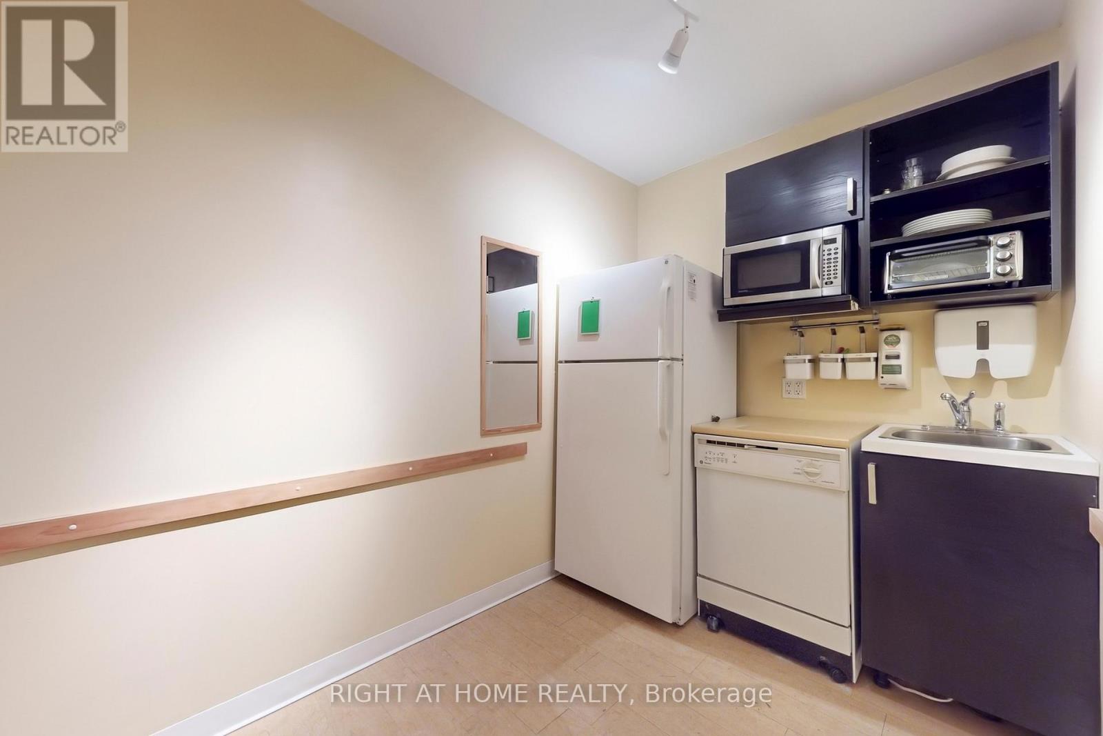 2390a Bloor Street W, Toronto, Ontario  M6S 1P5 - Photo 11 - W12803994