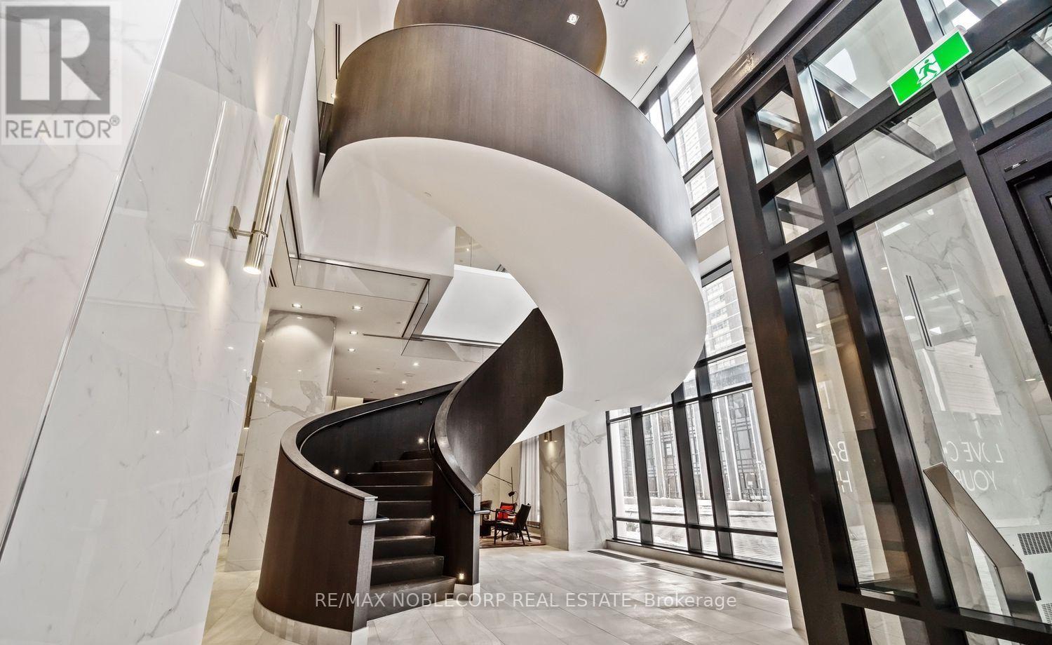 215 - 9 Mabelle Avenue, Toronto, Ontario  M9A 4X7 - Photo 6 - W12804024