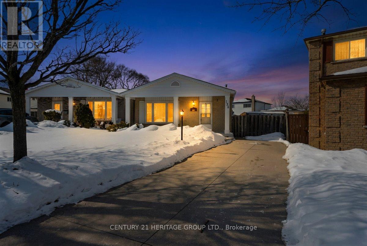 126 Garden Crescent, Hamilton, Ontario  L8V 4T4 - Photo 2 - X12803968