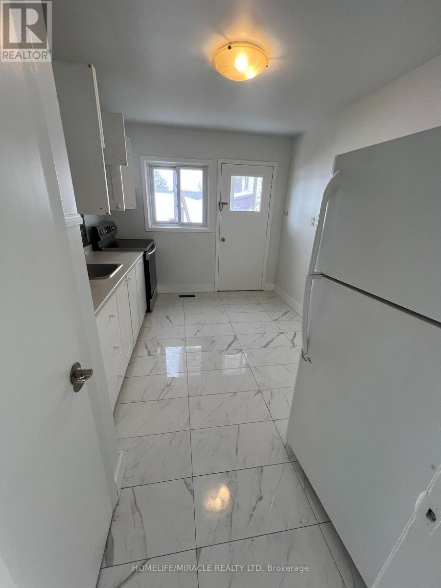 Unit 2 - 270 Clifton Road, Kitchener, Ontario  N2H 4W2 - Photo 2 - X12803984