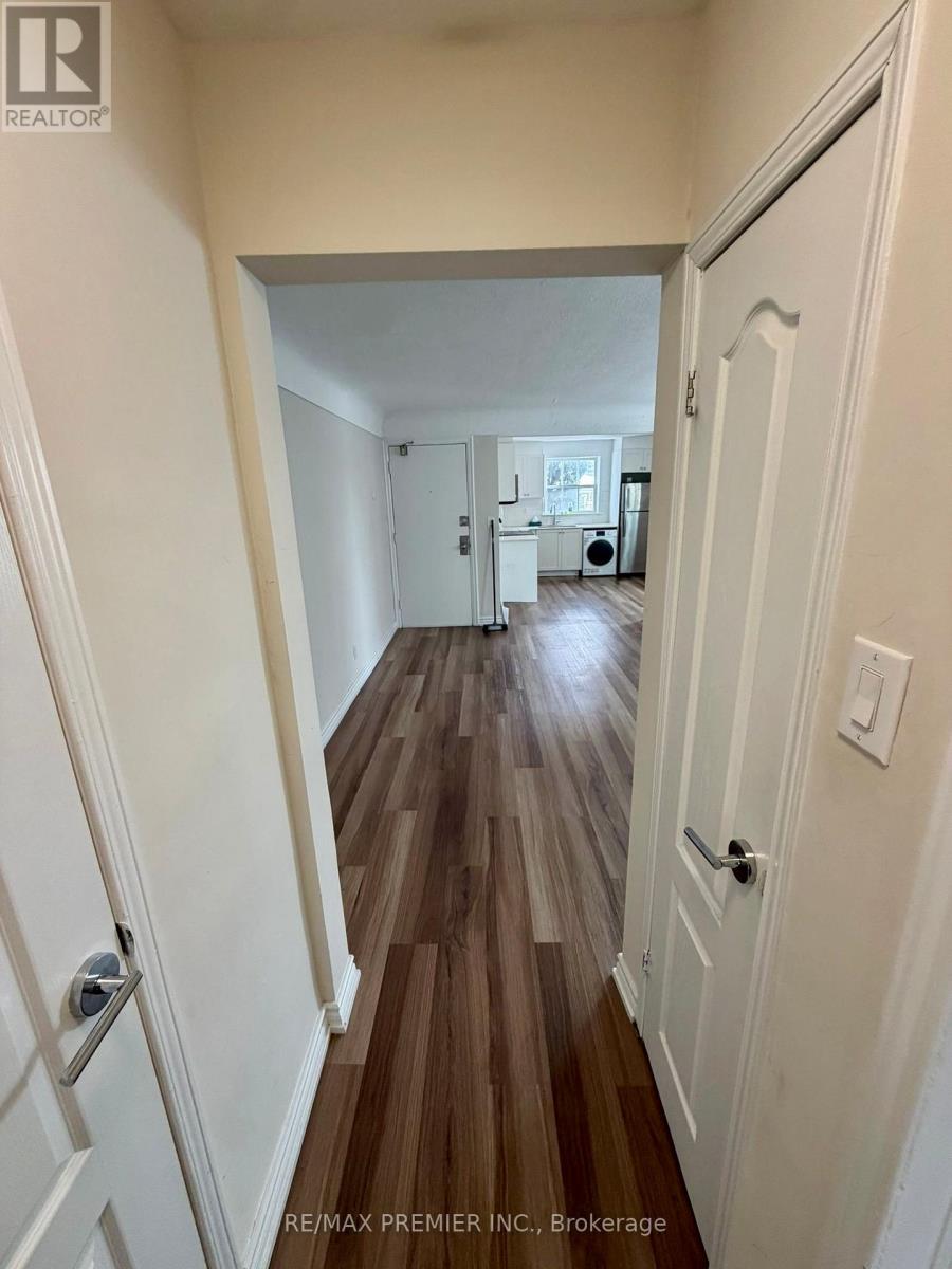 1 - 10 Croswaite Avenue S, Hamilton, Ontario  L8K 2T8 - Photo 4 - X12803986