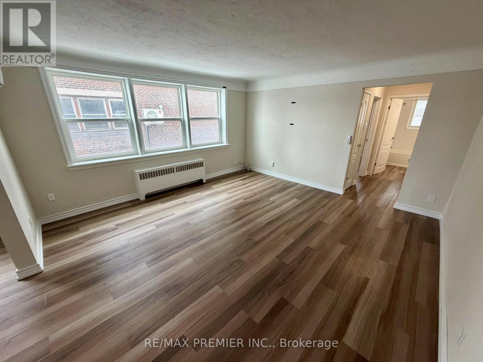 1 - 10 Croswaite Avenue S, Hamilton, Ontario  L8K 2T8 - Photo 8 - X12803986