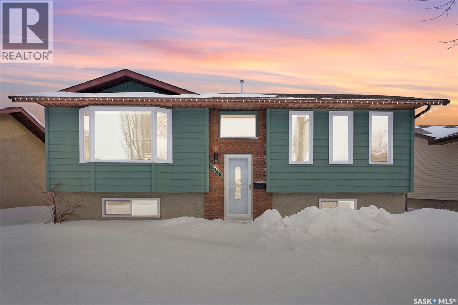 1245 Runciman Crescent N, Regina, Saskatchewan  S4X 2Z3 - Photo 2 - SK028771