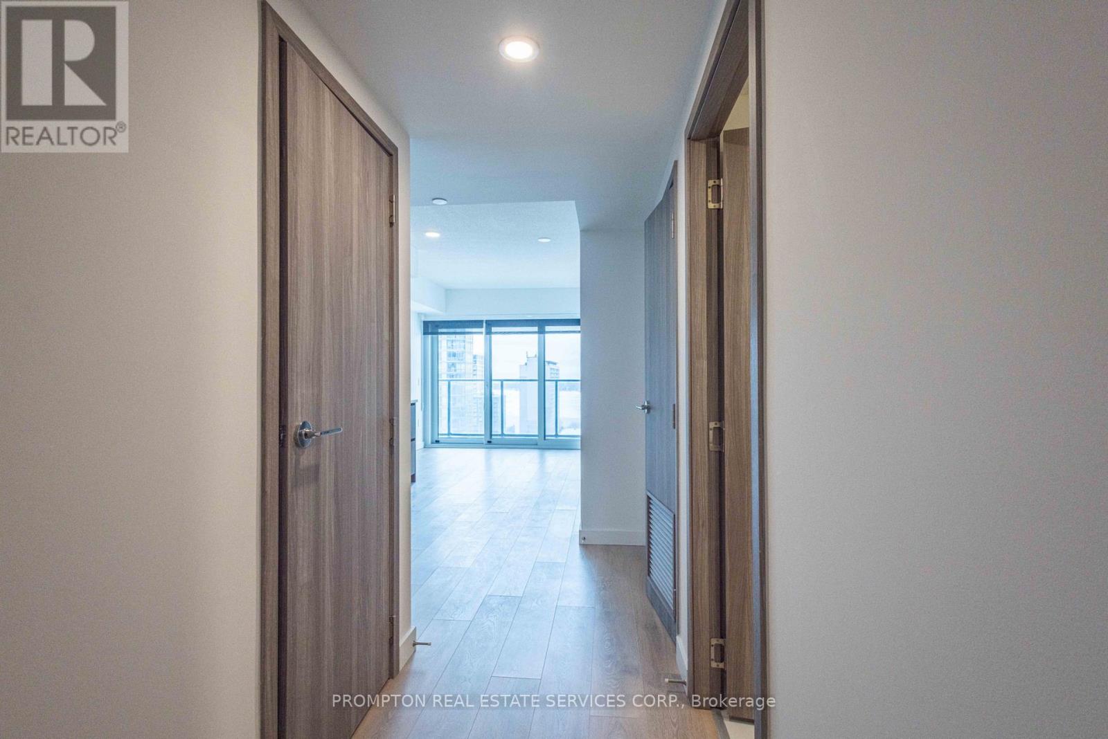 1606 - 1 Concord Cityplace Way, Toronto, Ontario  M5V 0X3 - Photo 8 - C12799390