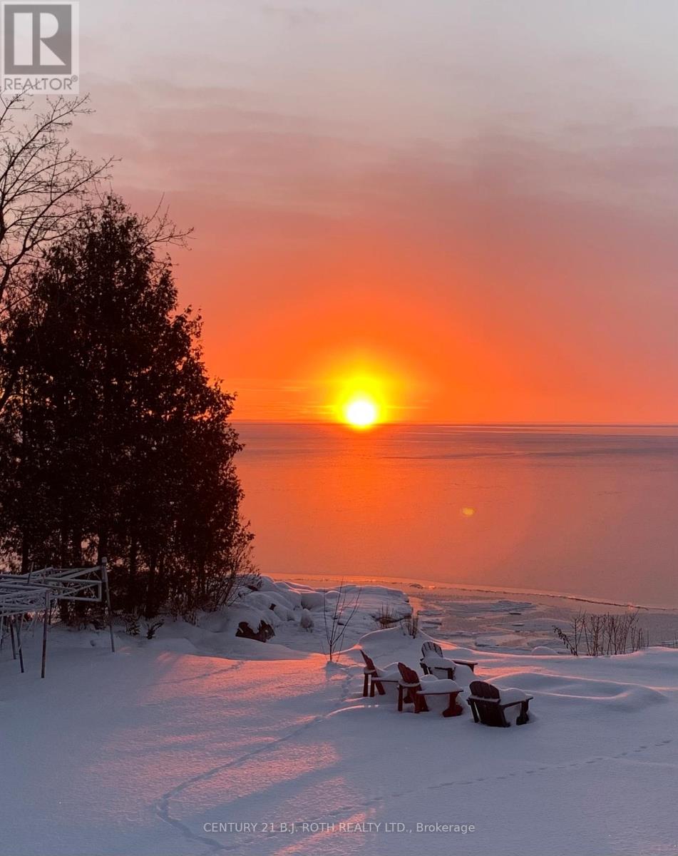 95 Lakeshore Road E, Oro-Medonte, Ontario  L0L 2E0 - Photo 3 - S12742000