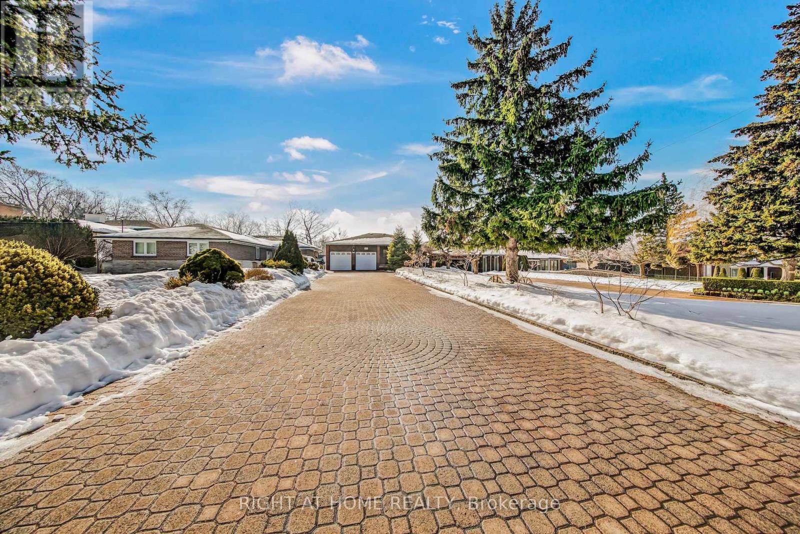 397 Maple Leaf Drive, Toronto, Ontario  M6L 1P4 - Photo 48 - W12802854