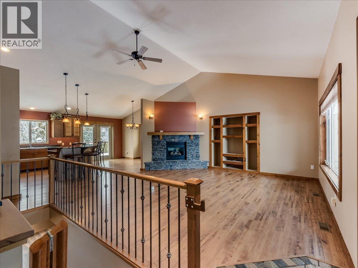 1532 Emerald Crescent, Castlegar, British Columbia  V1N 4W2 - Photo 13 - 10376320
