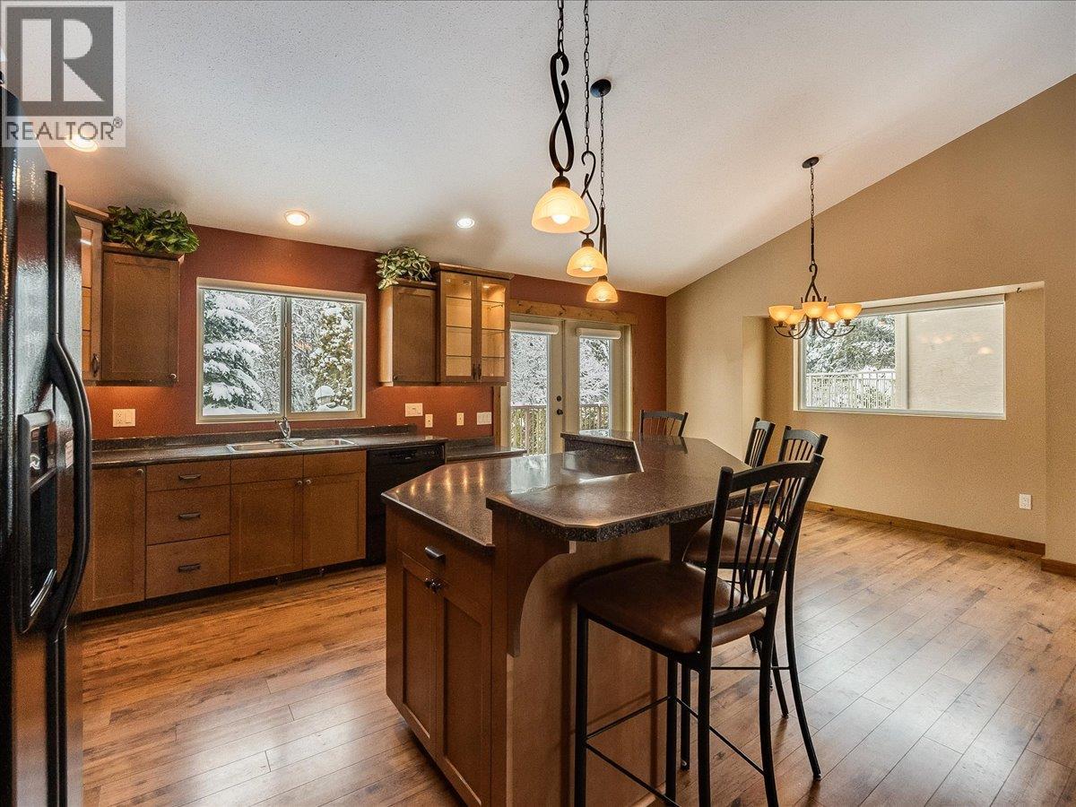 1532 Emerald Crescent, Castlegar, British Columbia  V1N 4W2 - Photo 18 - 10376320