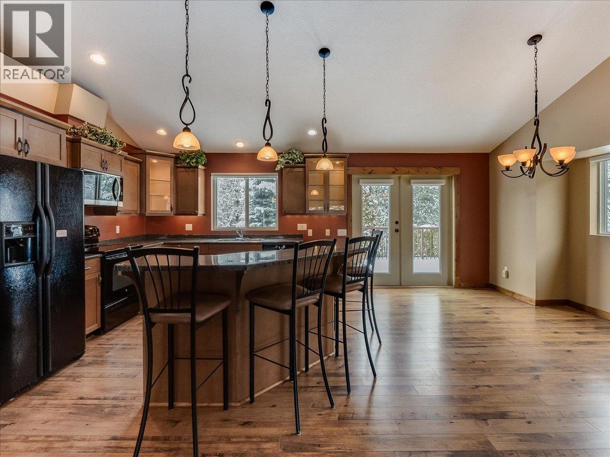 1532 Emerald Crescent, Castlegar, British Columbia  V1N 4W2 - Photo 25 - 10376320