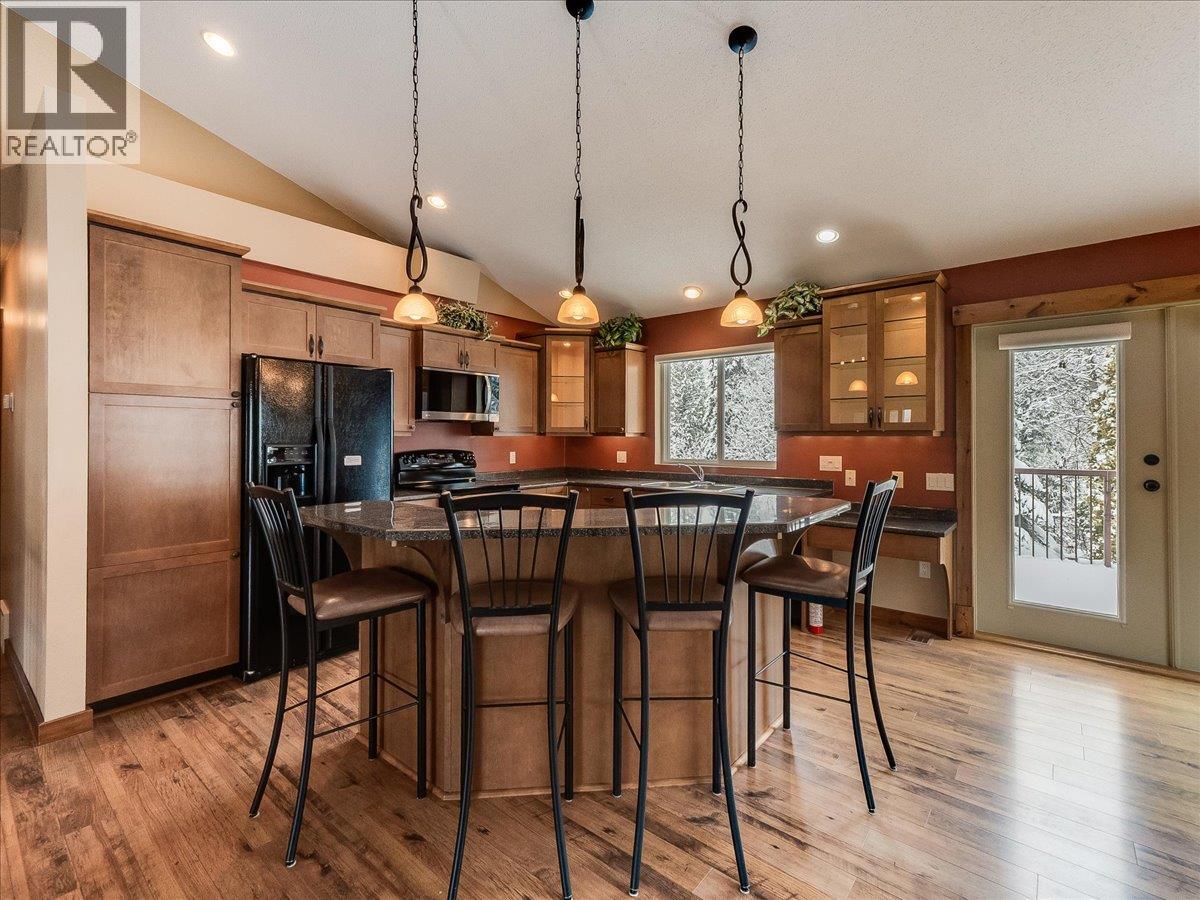 1532 Emerald Crescent, Castlegar, British Columbia  V1N 4W2 - Photo 27 - 10376320