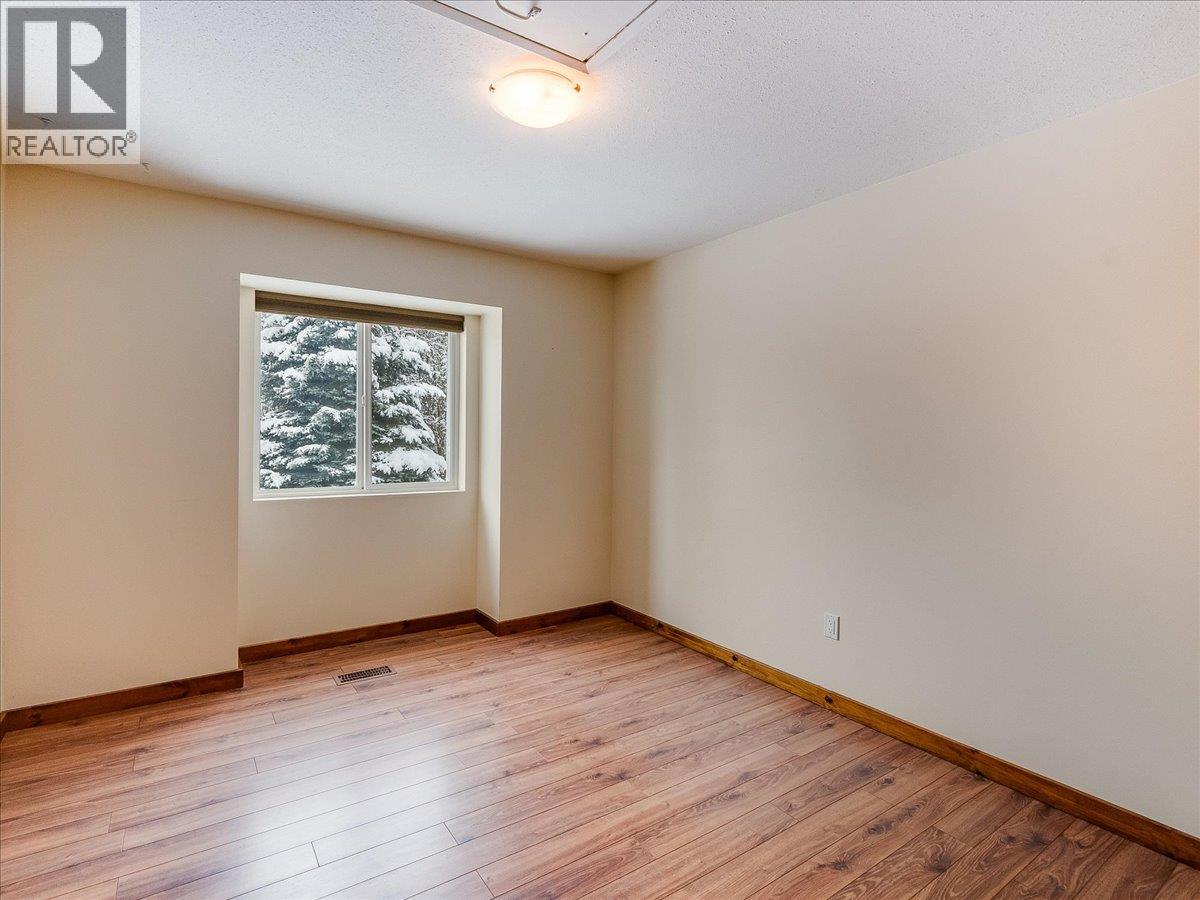 1532 Emerald Crescent, Castlegar, British Columbia  V1N 4W2 - Photo 29 - 10376320