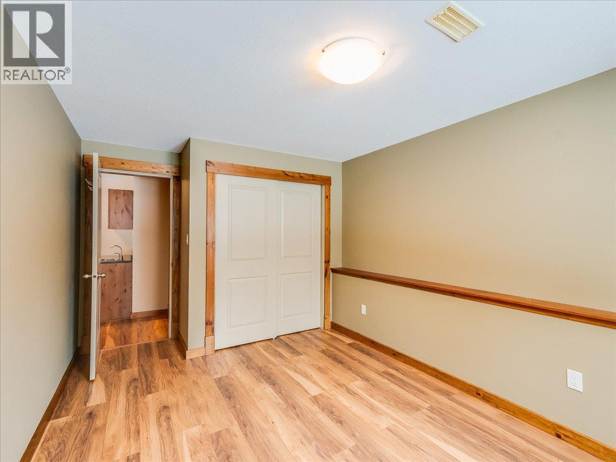 1532 Emerald Crescent, Castlegar, British Columbia  V1N 4W2 - Photo 32 - 10376320