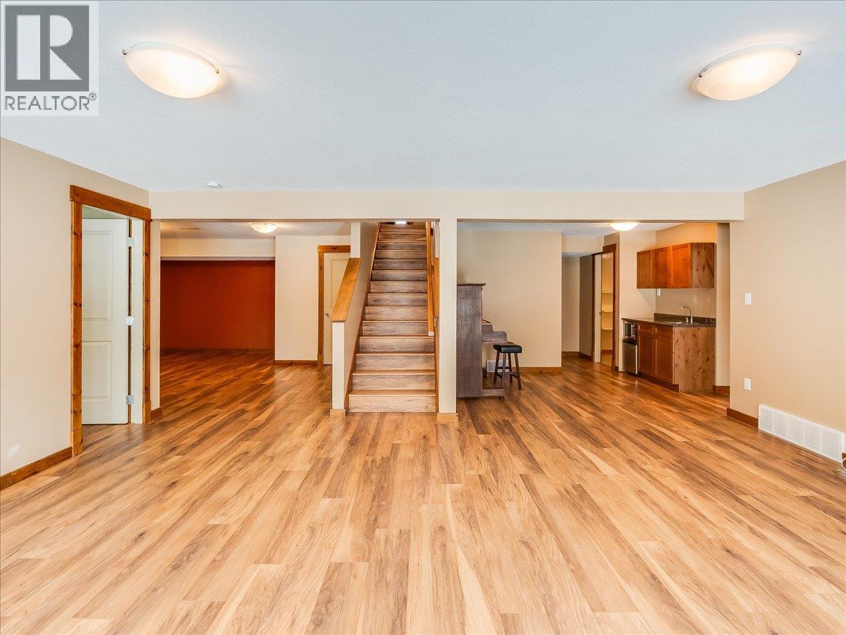 1532 Emerald Crescent, Castlegar, British Columbia  V1N 4W2 - Photo 45 - 10376320