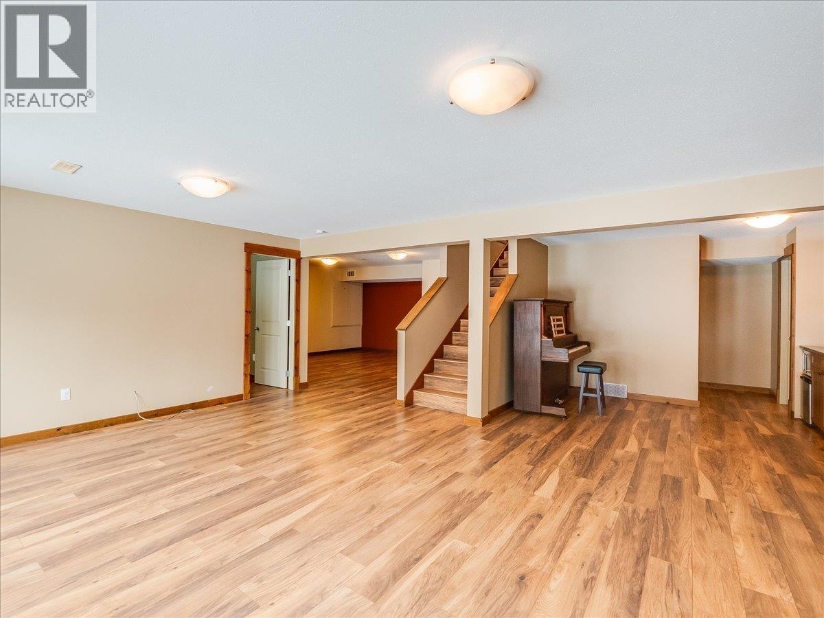 1532 Emerald Crescent, Castlegar, British Columbia  V1N 4W2 - Photo 49 - 10376320