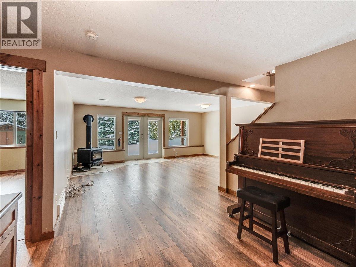 1532 Emerald Crescent, Castlegar, British Columbia  V1N 4W2 - Photo 60 - 10376320