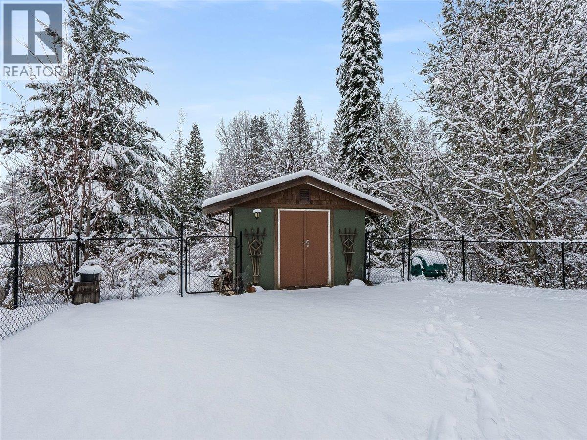 1532 Emerald Crescent, Castlegar, British Columbia  V1N 4W2 - Photo 67 - 10376320