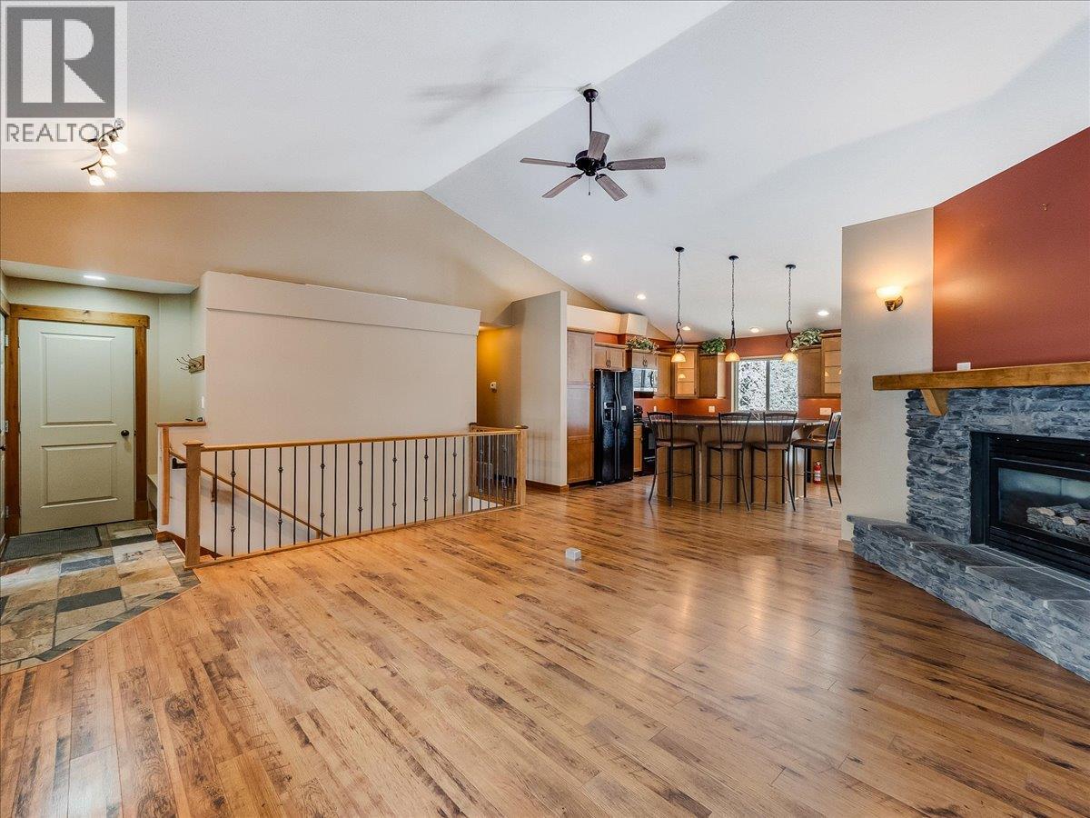 1532 Emerald Crescent, Castlegar, British Columbia  V1N 4W2 - Photo 9 - 10376320