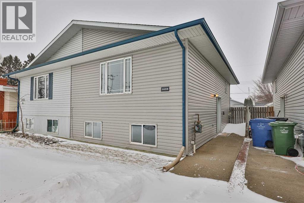 2123b 20a Avenue, Coaldale, Alberta  T1M 1J6 - Photo 2 - A2287124