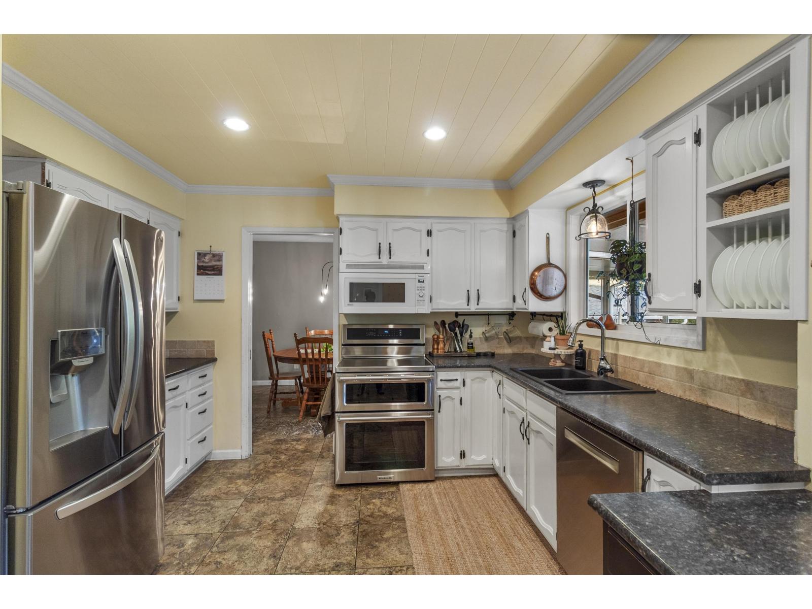 4194 Balmoral Street, Abbotsford, British Columbia  V4X 1Y5 - Photo 8 - R3090825