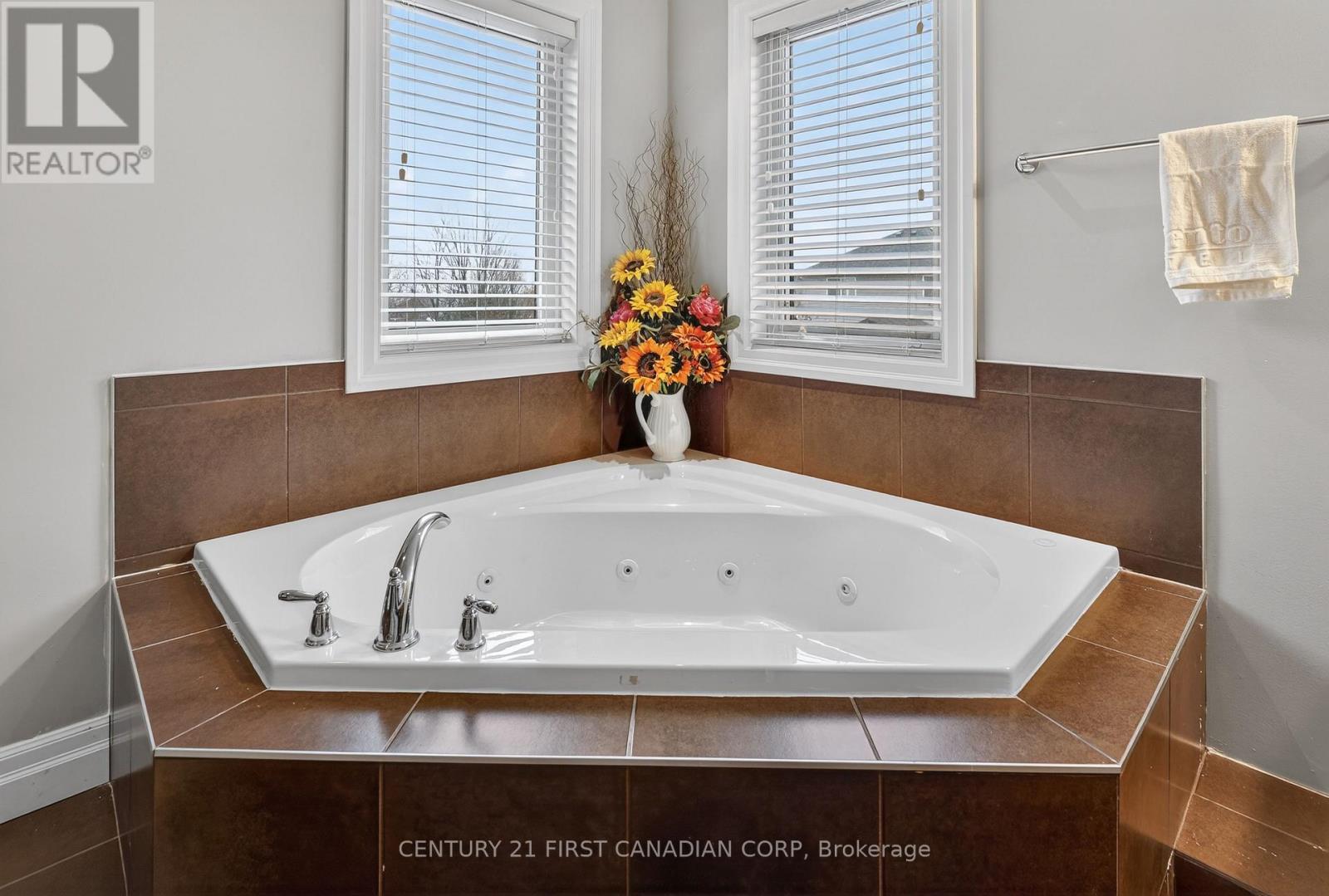 1310 Oakcrossing Road, London North, Ontario N6H 0C1 - Photo 26 - X12804064