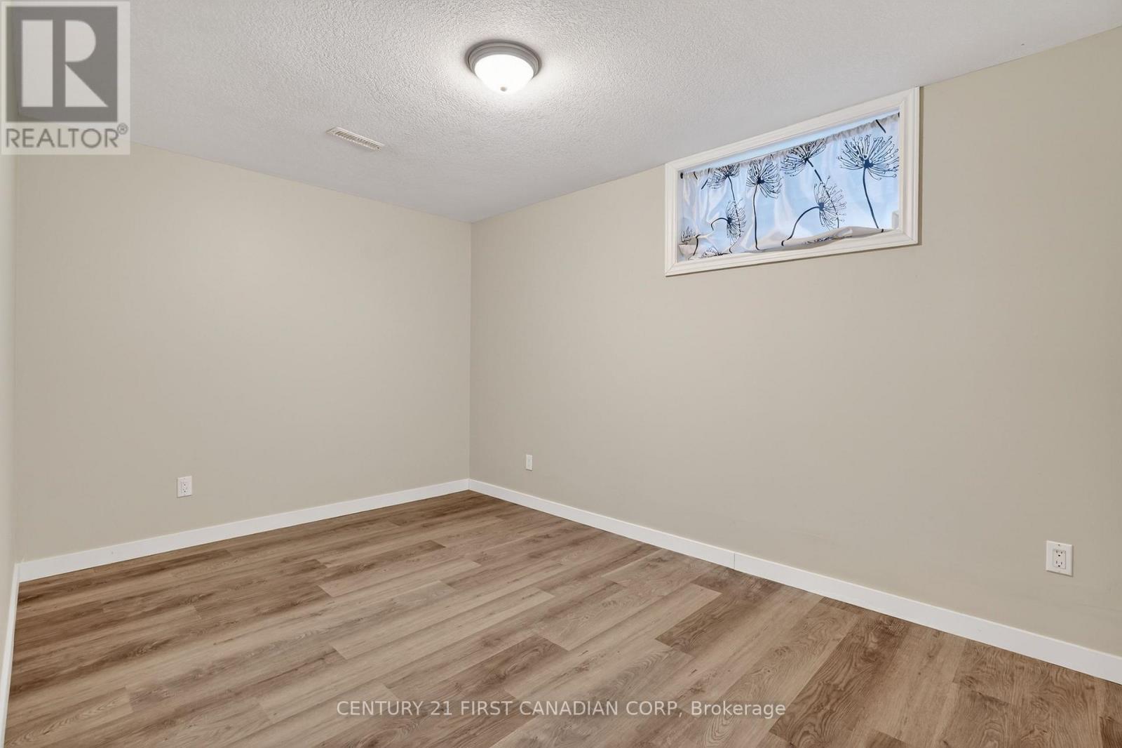 1310 Oakcrossing Road, London North, Ontario N6H 0C1 - Photo 33 - X12804064