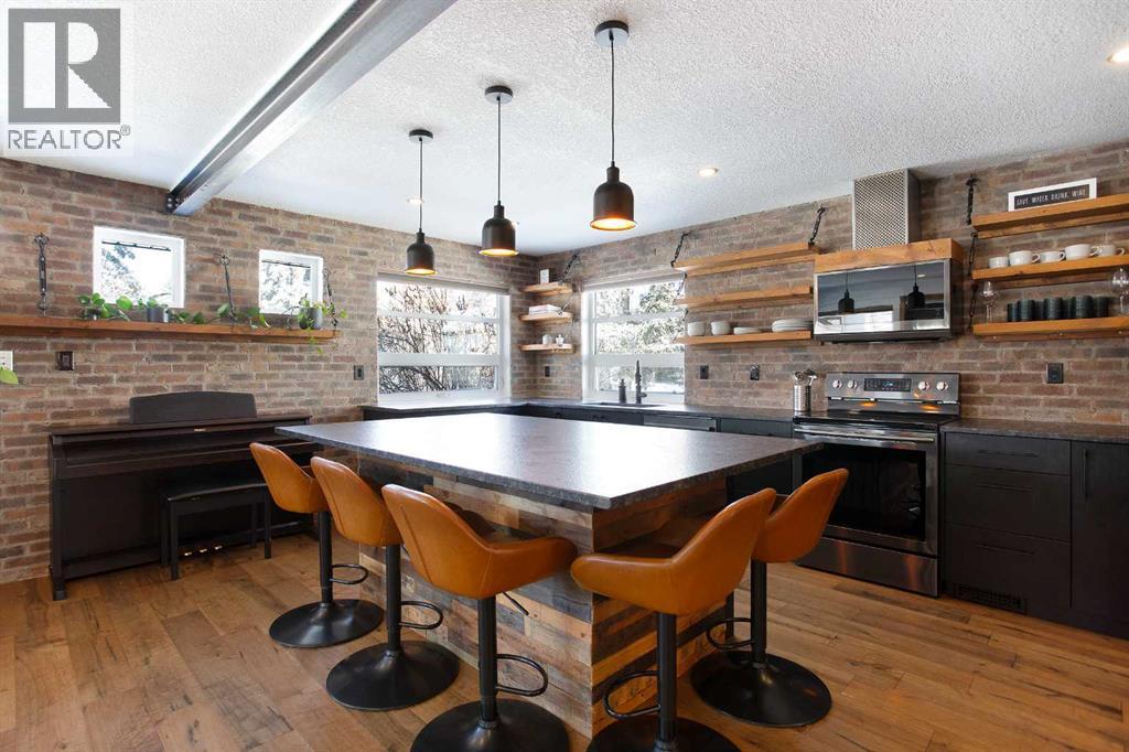 8248 5 Street Sw, Calgary, Alberta  T2V 1C5 - Photo 7 - A2280550