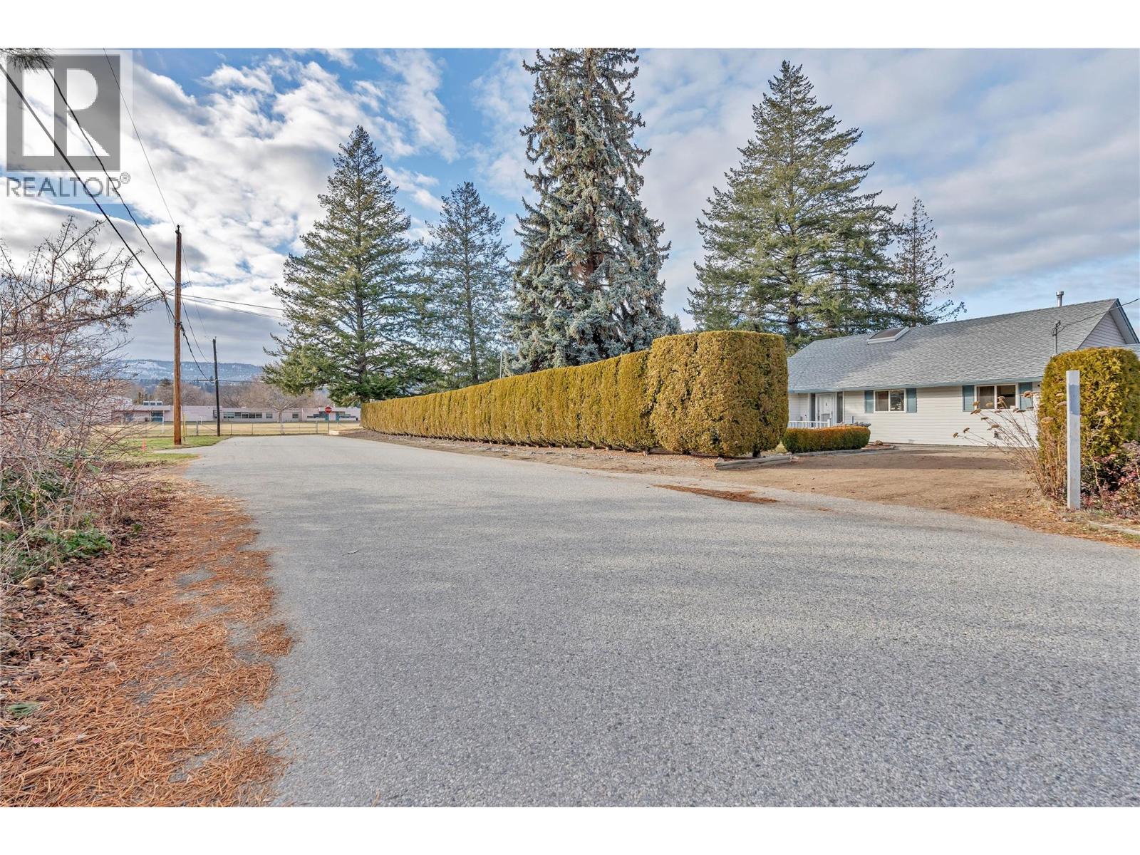 706 Miller Street, Summerland, British Columbia  V0H 1Z9 - Photo 4 - 10376481