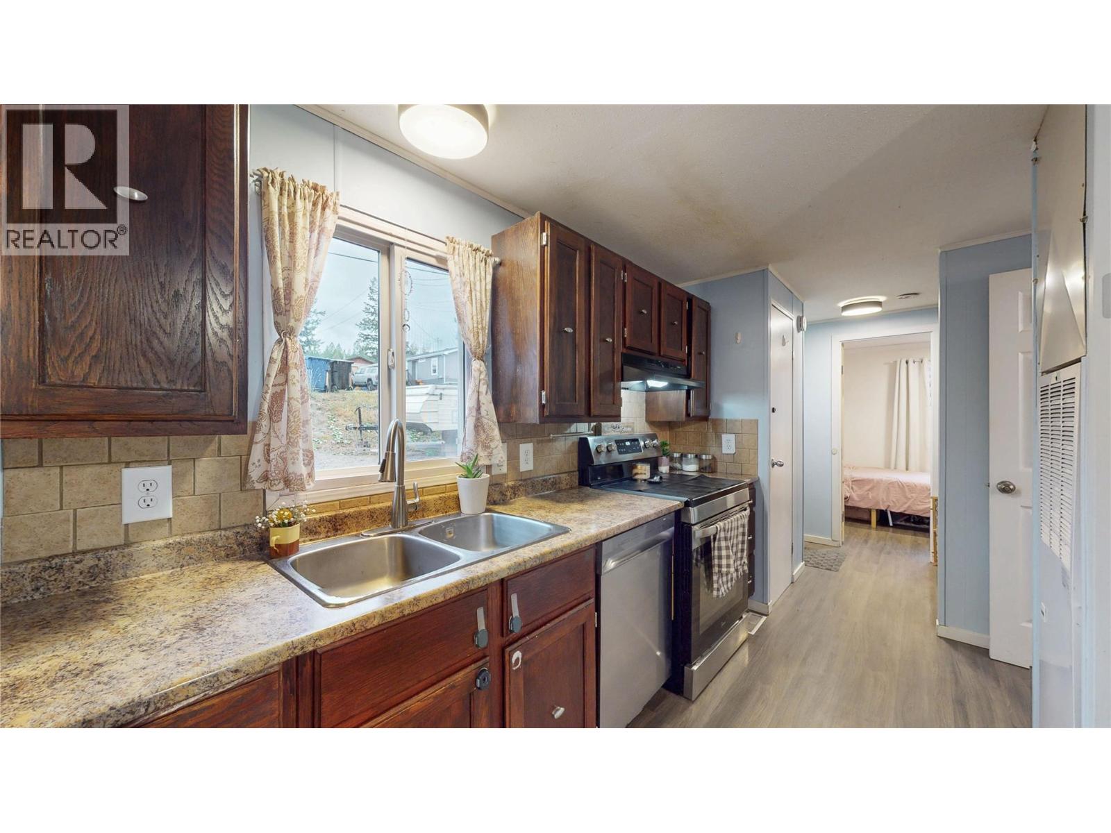 2161 33rd Avenue N, Cranbrook, British Columbia V1C 3Y9 - Photo 2 - 10376555