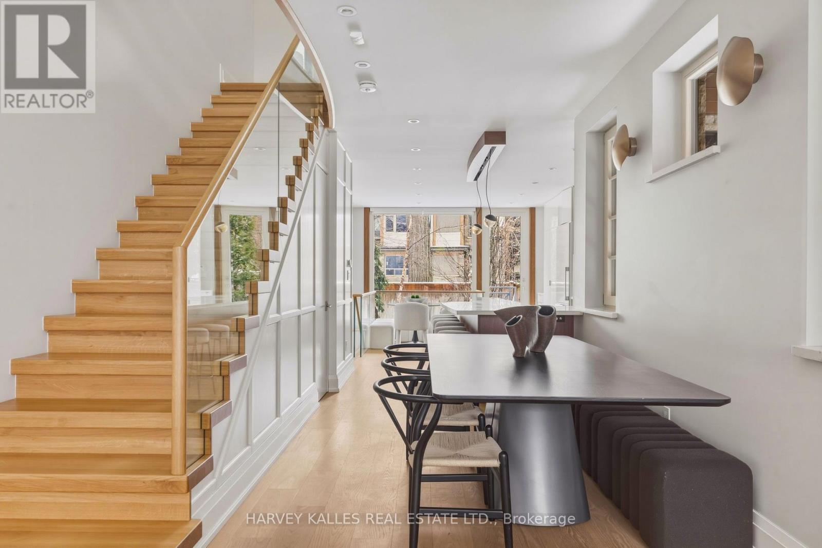 94b Admiral Road, Toronto, Ontario  M5R 2L6 - Photo 7 - C12804058