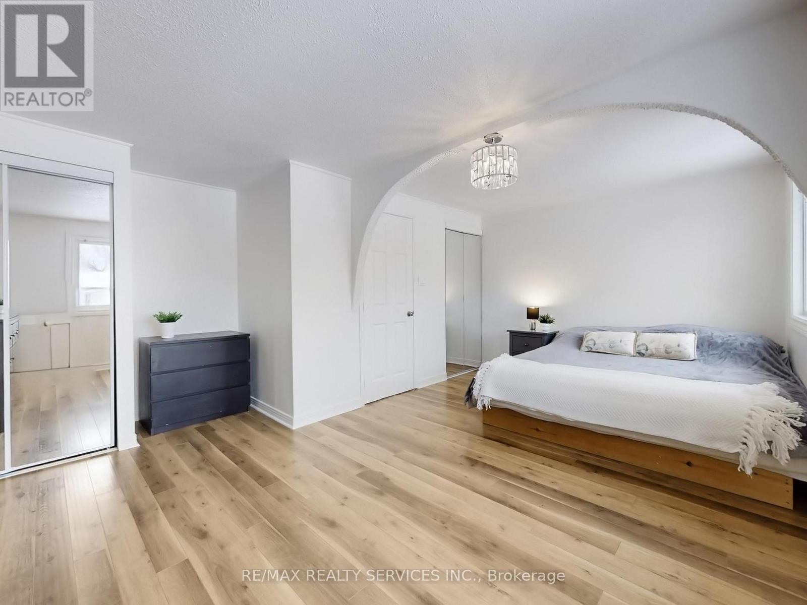 30 Haley Court, Brampton, Ontario  L6S 1N6 - Photo 17 - W12800652