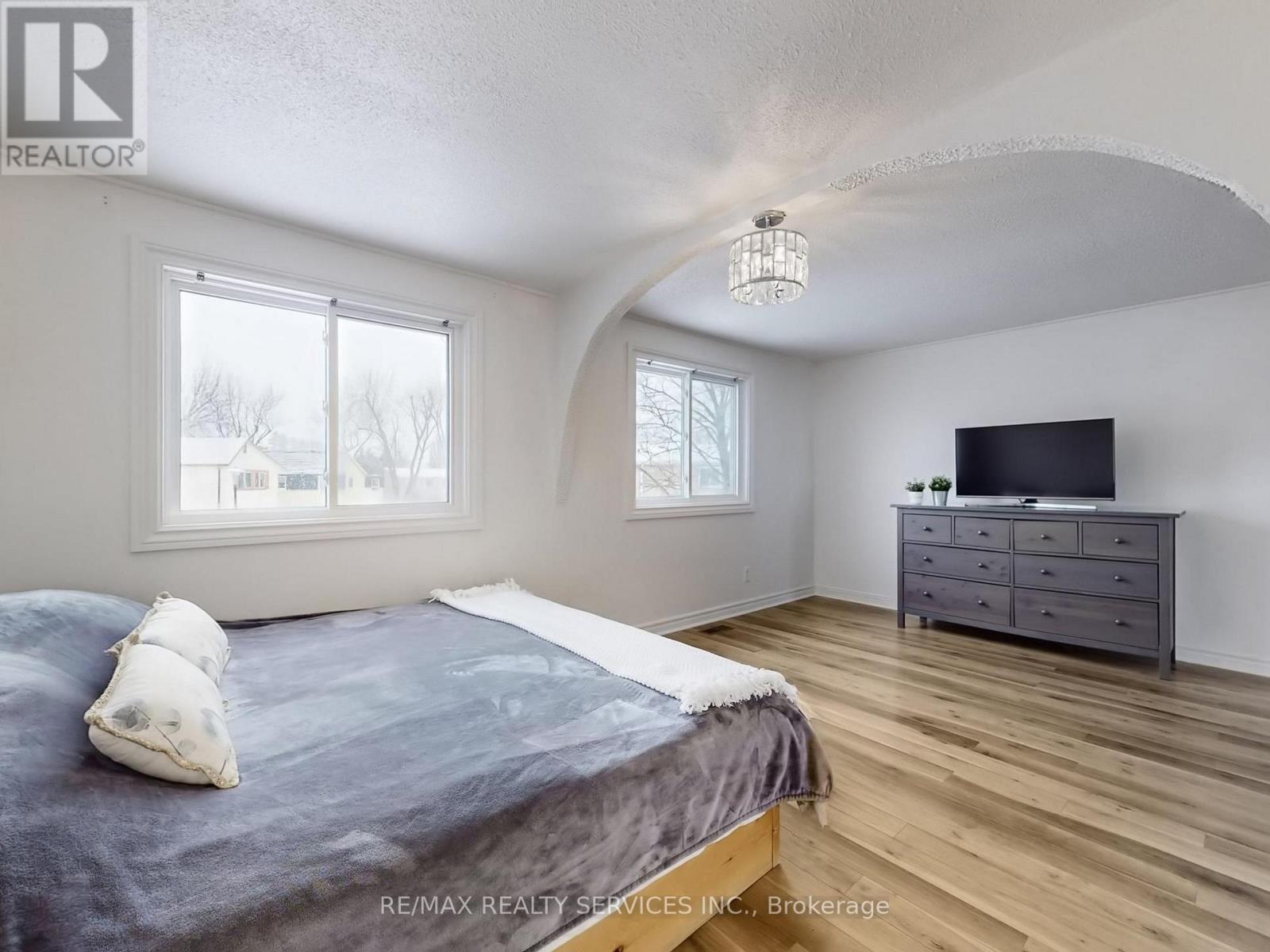 30 Haley Court, Brampton, Ontario  L6S 1N6 - Photo 18 - W12800652