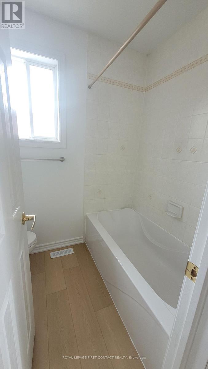 82 Shalom Way, Barrie (Painswick South), Ontario  L4N 5Y4 - Photo 10 - S12804044